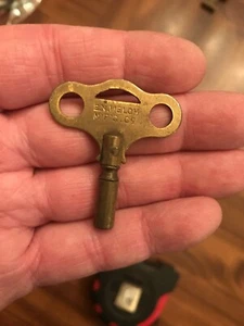 ORIGINAL SIGNIERTE ANTIKE E. N. WELCH KÜCHENUHR MESSING SCHLÜSSEL - Bild 1 von 4