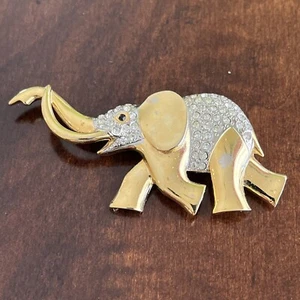 Lovely Vintage Signed Sphinx Gold Tone Elephant Brooch With White Rhinestone's - Picture 1 of 6