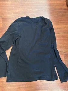 United Colors of Benetton T Shirt Black Long Sleeve measurements on the photos - Picture 1 of 2
