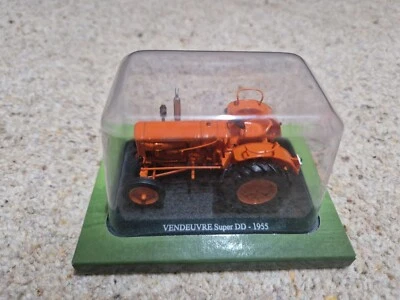 HACHETTE UNIVERSAL HOBBIES 1/43 CLASSIC 1955 VENDEUVRE SUPER DD DIECAST TRACTOR - Image 1 of 2