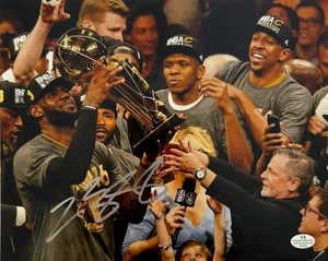 LeBron James Cleveland Cavaliers Rare Signed Autographed 10x8 Photo with COA - Picture 1 of 6