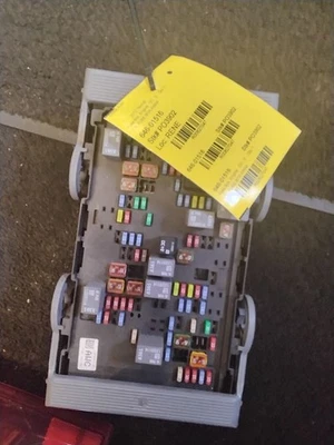 Caixa de fusíveis motor compatível com 2010-2014 Cadillac Escalade  - Imagem 1 de 3