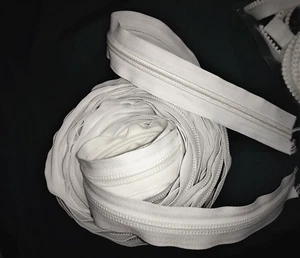YKK durchgehender Reißverschluss #10 weiße Spulenkette.  11 Yards plus ein 1,5 Yard Stück - Bild 1 von 3