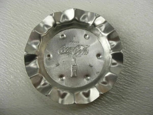 Original antigua década de 1950 Coca Cola publicidad ceniceros de aluminio bebida Coca-Cola y el - Imagen 1 de 2