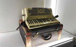 Milanti Piano Accordion with Case Pearl White Ivory No 569 / 141 vintage Italy - Picture 1 of 19