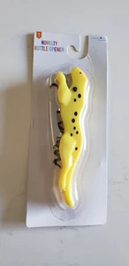 Novedad Abridor de Botellas Amarillo Guepardo Marco Diseñado Multi Herramienta Estilo 5" Largo - Imagen 1 de 4