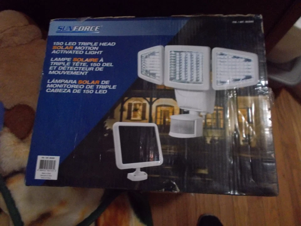 Luz activada por movimiento solar de triple cabezal Sunforce 150 LED ¡NUEVA EN CAJA 1000 lúmenes! ☀️ Foto 1 de 1