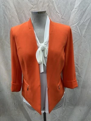 BLAZER KASPER /NUEVO CON ETIQUETA/TALLA 10/AL POR MENOR $120/TANQUE NO Y PANTALONES NO INCLUIDOS/ Foto 1 de 4