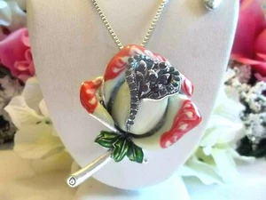 BETSEY JOHNSON RED CENTER AND TIPPED CREAMY WHITE ROSE PENDANT NECKLACE/BROOCH - Picture 1 of 9