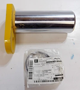 Komatsu Pin 56B-74-31530 With Spacer - Picture 1 of 7