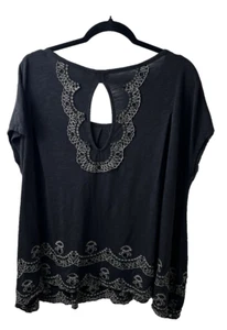 Women's XL Blk Front Embroidered T-Shirt Keyhole Back Romantic Gothic Grunge - Picture 1 of 5