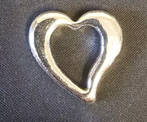 1/2 Feinunze handgegossener 999 Silberbarren "Open Heart" von YPS - Bild 1 von 3