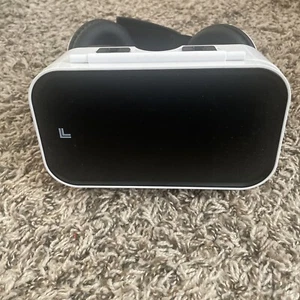 Sharper Image VR Headset With Built-In Headphones - Picture 1 of 4