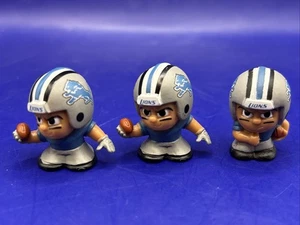 Lote de tres (3) figuras de PVC TeenyMates de 1" de los Detroit Lions de la NFL - sin nombres ni # - Imagen 1 de 3