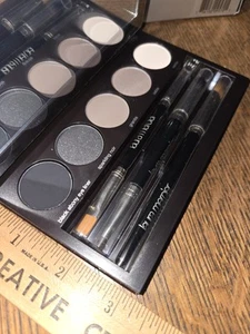 NEW Laura Mercier Classic Smoky Eye Palette 5 Colors Liner Eyeshadow, 3 Brushes - Picture 1 of 9