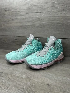Zapatos de baloncesto Nike LeBron para niñas en agua talla 7Y - Imagen 1 de 11