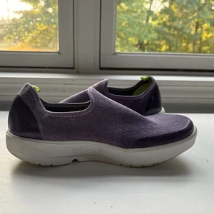 Oofos OOmg Eezee Women's Sz 8 Shoes Dark Purple Slip on Low Top Comfort Recovery - Picture 1 of 13
