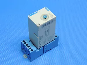 Crouzet PC2R Zeitrelais Monofunktional Zeitbereich 0,1s bis 100h Finder 90.03 - Bild 1 von 4