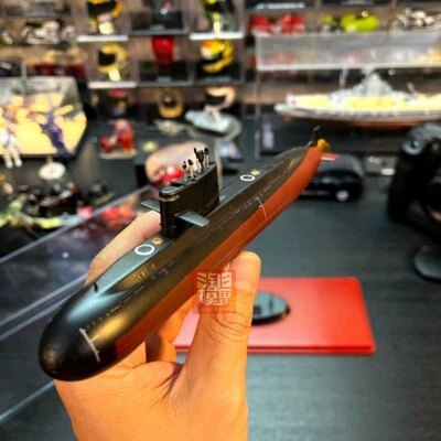 Modelo de submarino clase yuan chino 1:350 Foto 1 de 4