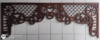 Panel de celosía de pan de jengibre arquitectónico con pergamino de madera con bola de palo victoriano 66"x24" Foto 1 de 4