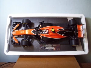 1/18 MINICHAMPS 537 171802 McLAREN HONDA MCL32 CHINESE GP 2017 STOFFEL VANDOORNE - Picture 1 of 9