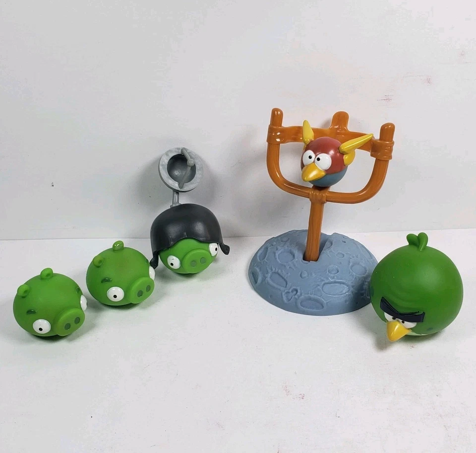 Angry Birds Space Game Planet Replacement Parts 2 Birds, 3 Pigs, Cap, & Launcher - Image 1 of 4