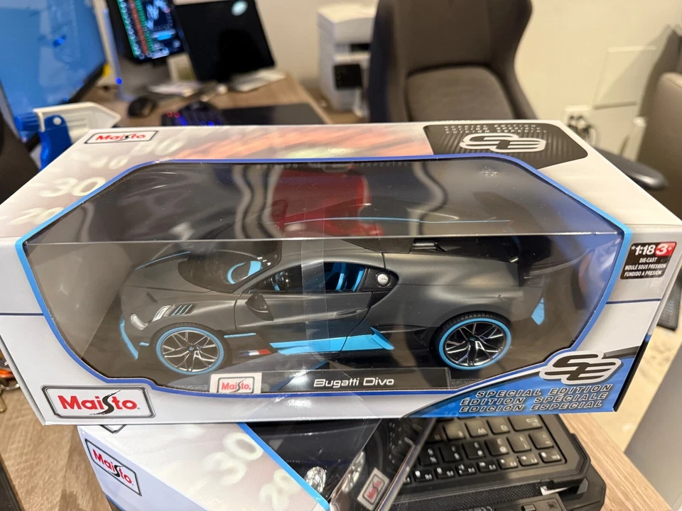 1/18 MAISTO 1961 PORSCHE 356B CABRIOLET BLUE