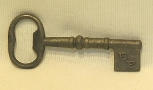 Abridor de tapa de botella con llave de esqueleto/cárcel de metal pesado vintage, pájaro/brújula BF, ¡DIVERTIDO! - Imagen 1 de 3