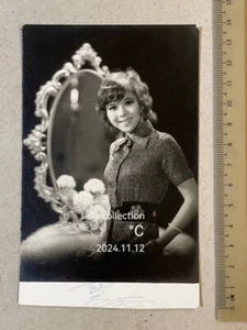 70's 歌星签名照片 Malaysia Kuala Lumpur Chinese singer signed studio photo autograph!! - Picture 1 of 2
