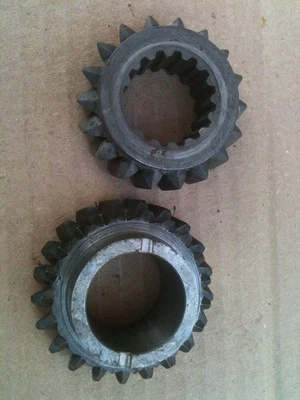 SAAB 96 SPORT 2 STROKE BULLNOSE V4 1964 TO 1969 1ST GEAR SET N.O.S - Imagem 1 de 2