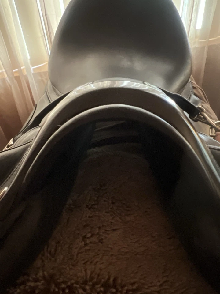 Sillín de doma Devoucoux Makila Harmonie monoflap 17,5-18 Foto 1 de 4