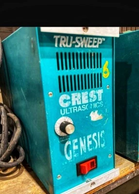 Sistema de limpieza Crest Ultrasonics con seis generadores de controladores GENESIS 4G-500-6 Foto 1 de 4