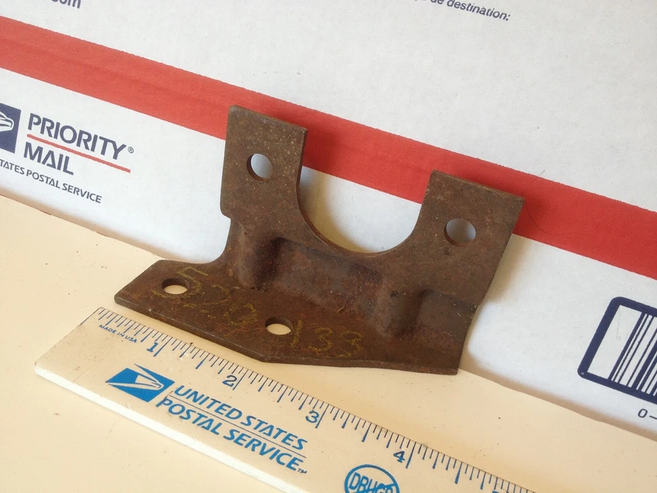 Studebaker Commander, 1947 a 49, soporte tubo de escape, 520133.    Artículo: 4667 Foto 1 de 1