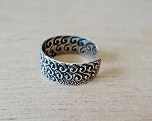 Diseño decorativo de triple onda de plata de ley en anillo de dedo del pie de 5 mm de ancho - Imagen 1 de 3