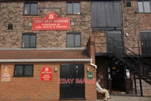 PHOTO EIGHT JOLLY BREWERS GAINSBOROUGH THIS RENOWNED REAL ALE PUB OCCUPIES A FO - Picture 1 of 1