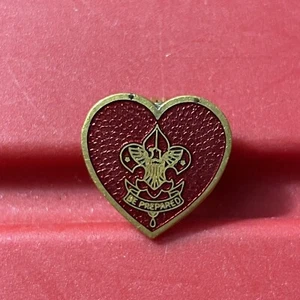 Prendedor de corazón Boy Scouts Of America BSA tono dorado esmalte rojo estar preparado de colección - Imagen 1 de 2