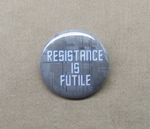 Resistance is Futile 1.25” Botón Star Trek TNG Scifi Borg Collective Repro - Imagen 1 de 3