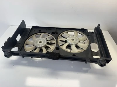 Мотор радиатора с двумя вентиляторами в сборе 2011-2016 Toyota Prius Prius V CT200 OEM - Изображение 1 из 4