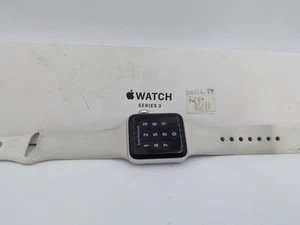 Apple Watch Series 3 pour pièces seulement, verrouillée, trouvaille casier de rangement - Photo 1 sur 8
