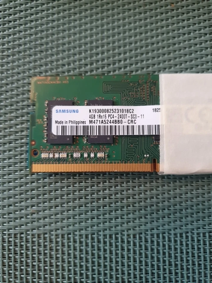 Samsung  PC4-2400T-SC0-11 4GB Laptop SODIMM Memory RAM - Image 1 of 1