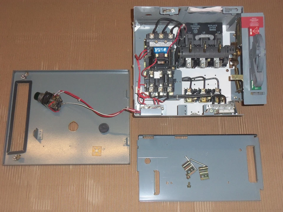 ALLEN BRADLEY 2100 SIZE 1 MOTOR STARTER 30 AMP FUSED MCCB MCC BUCKET GREEN LIGHT - Image 1 of 1