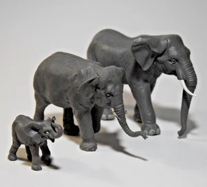 BRITAINS PLASTIC ELEPHANT FAMILY BULL COW CALF ZOO ANIMAL TOYS 3PCS VINTAGE 1969 - Picture 1 of 19