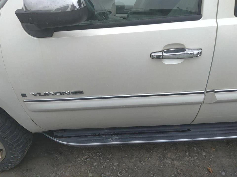 08 GMC YUKON Front Door Driver Left White Diamond Tricoat/Code=98u - Image 1 of 4