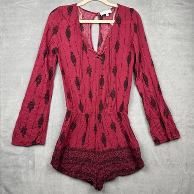 Mameluco pequeño Kendall Kylie rojo negro estampado con cordones ojo de cerradura manga larga Foto 1 de 4