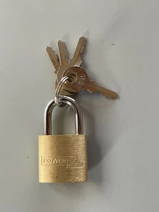 CADENAS 4 clés très rare EN LAITON 22mm x 22mm anse 20mm x 20mm marque powerfix - Afbeelding 1 van 4