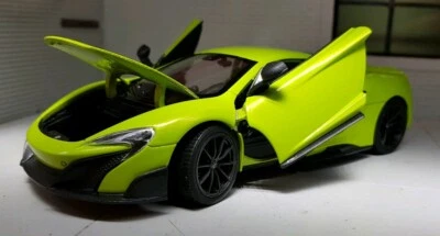 McLaren 675LT Mantis Green 2015 Welly Diecast 1:24 Scale Diecast Model Car - Image 1 of 4