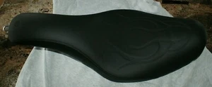 Genuine HARLEY-DAVIDSON Scorpion Stitch Dyna Low profile seat NOS 51283-02 - Foto 1 di 8