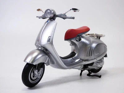 Scooter Piaggio VESPA 946 blanc gris argent 1/12 - Immagine 1 di 4