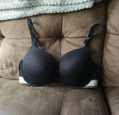 Sujetador negro para mujer Calvin Klein con aros logotipo talla 36C cierre trasero Foto 1 de 4