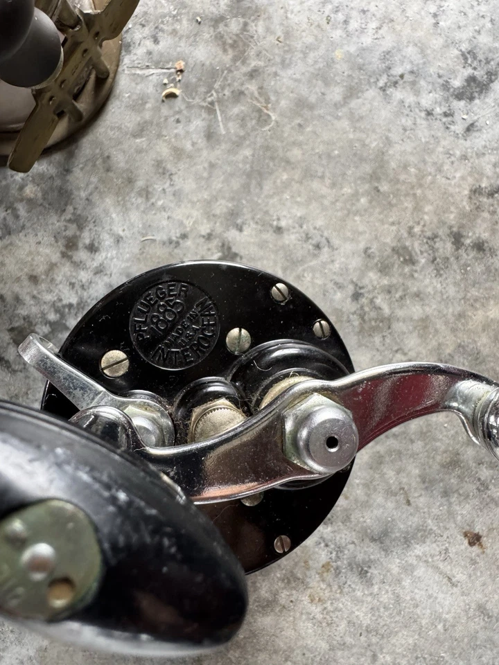 Três molinetes de pesca para arrastar o polegar - Imagem 1 de 4